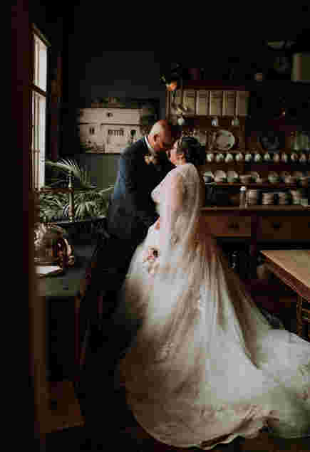 Rustic Barn Wedding At The Barns At Redcoats Ayelle Photography 16